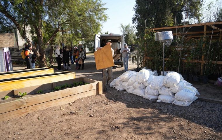 Natura dona sus stands de Lollapalooza a distintas municipalidades de Santiago